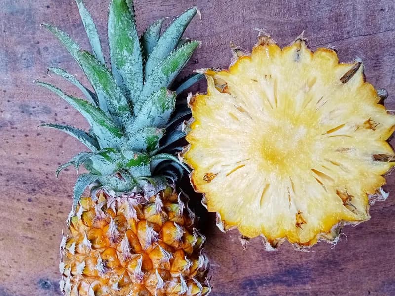 “Ağır Bir Yemekten Sonra: Çay Yerine Bir Bardak Ananas Suyu”