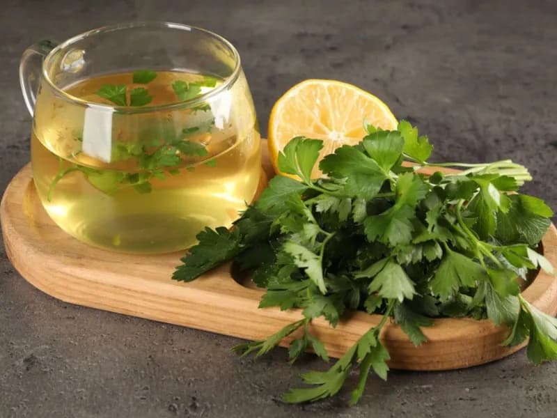 “Ödem Atan Bitki Çayları: Şişkinliği Azaltan Doğal Yöntemler”